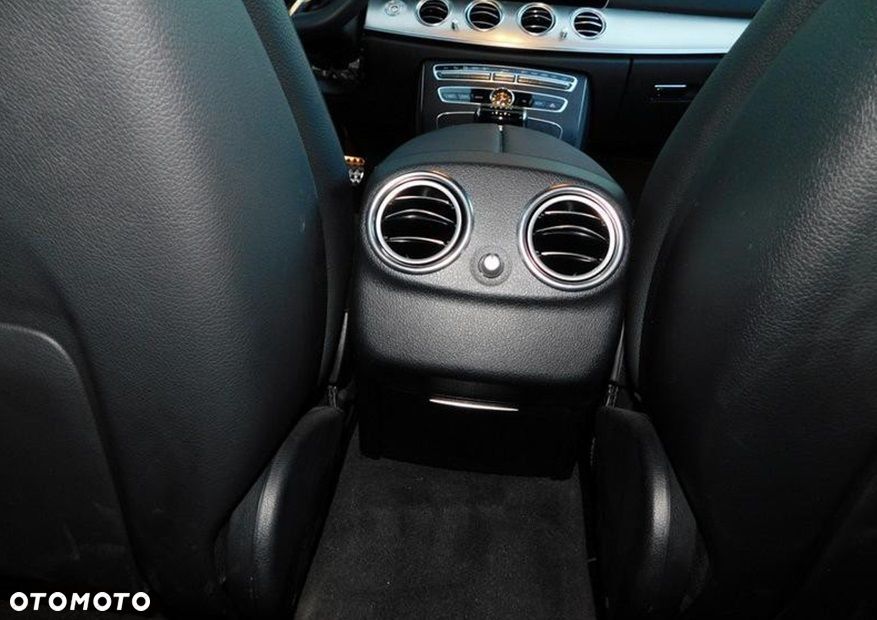 Mercedes-Benz Klasa E 220 d 4-Matic 9G-TRONIC - 21