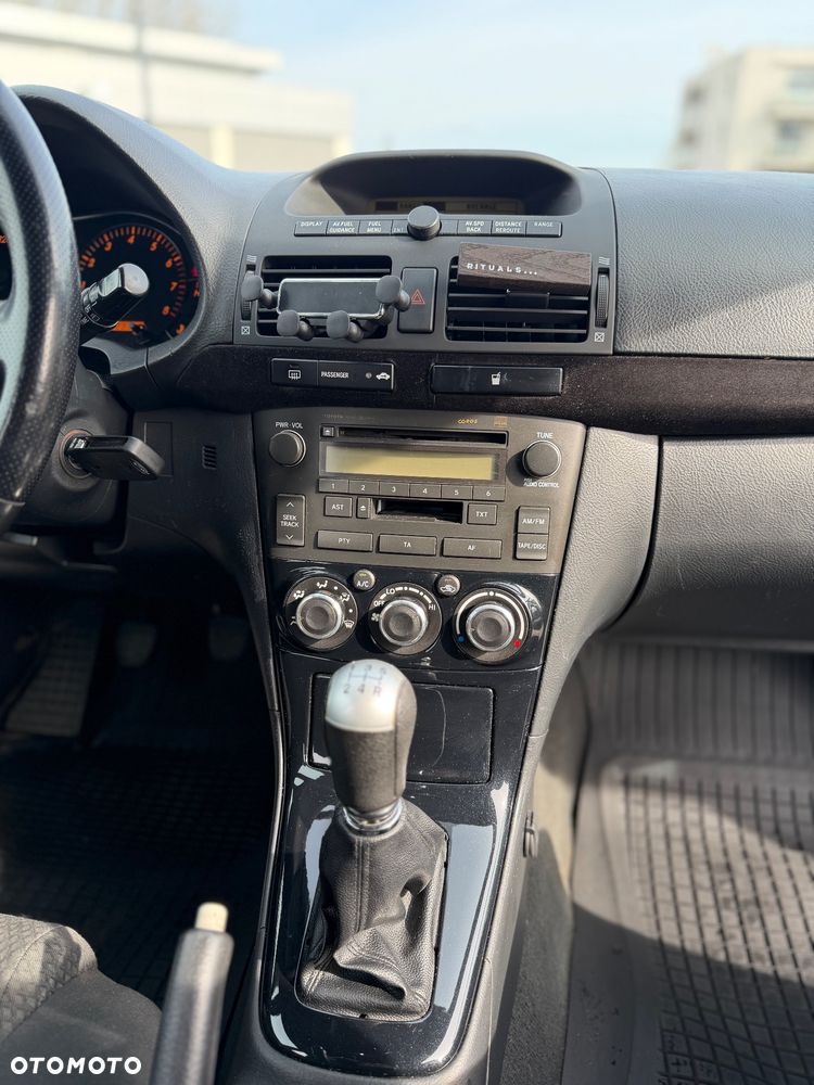 Toyota Avensis 1.6 VVT-i Terra - 19