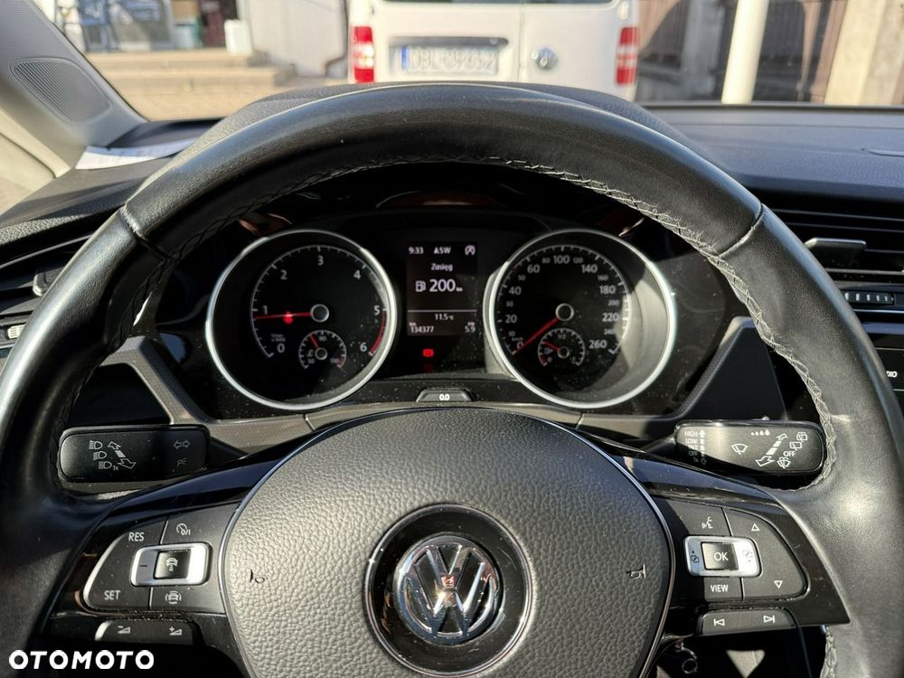 Volkswagen Touran 2.0 TDI SCR UNITED - 11