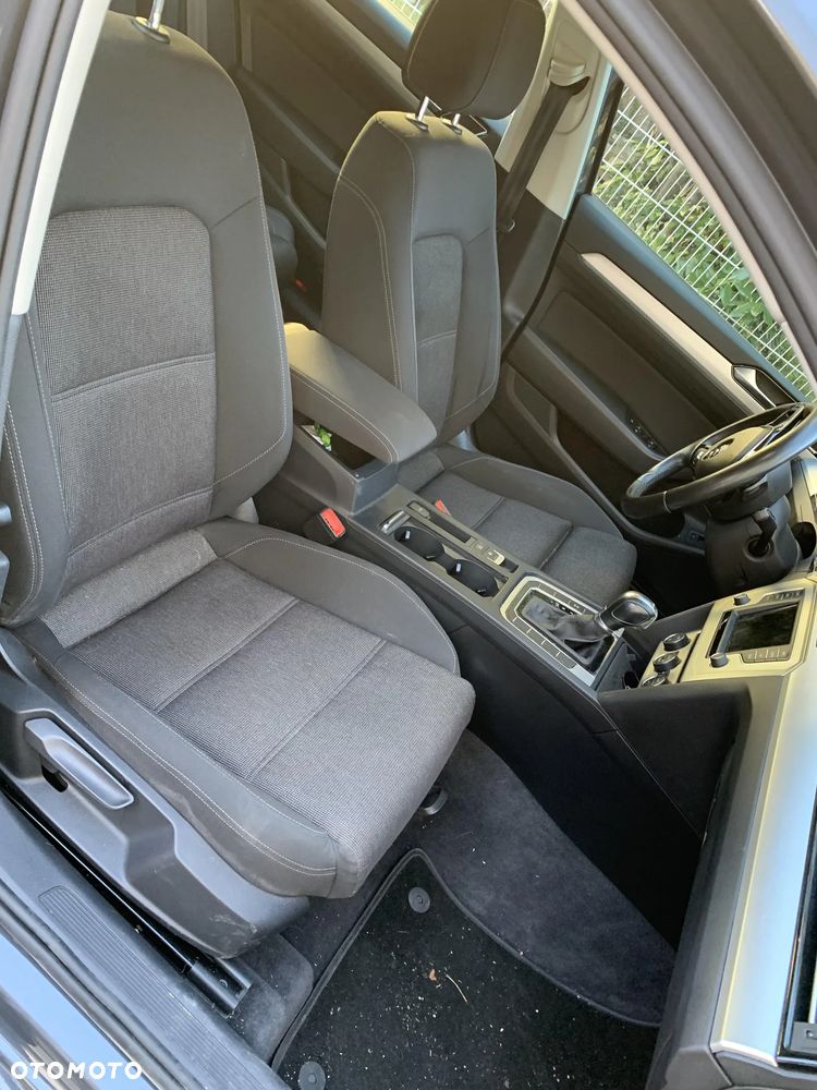 Volkswagen Passat - 11