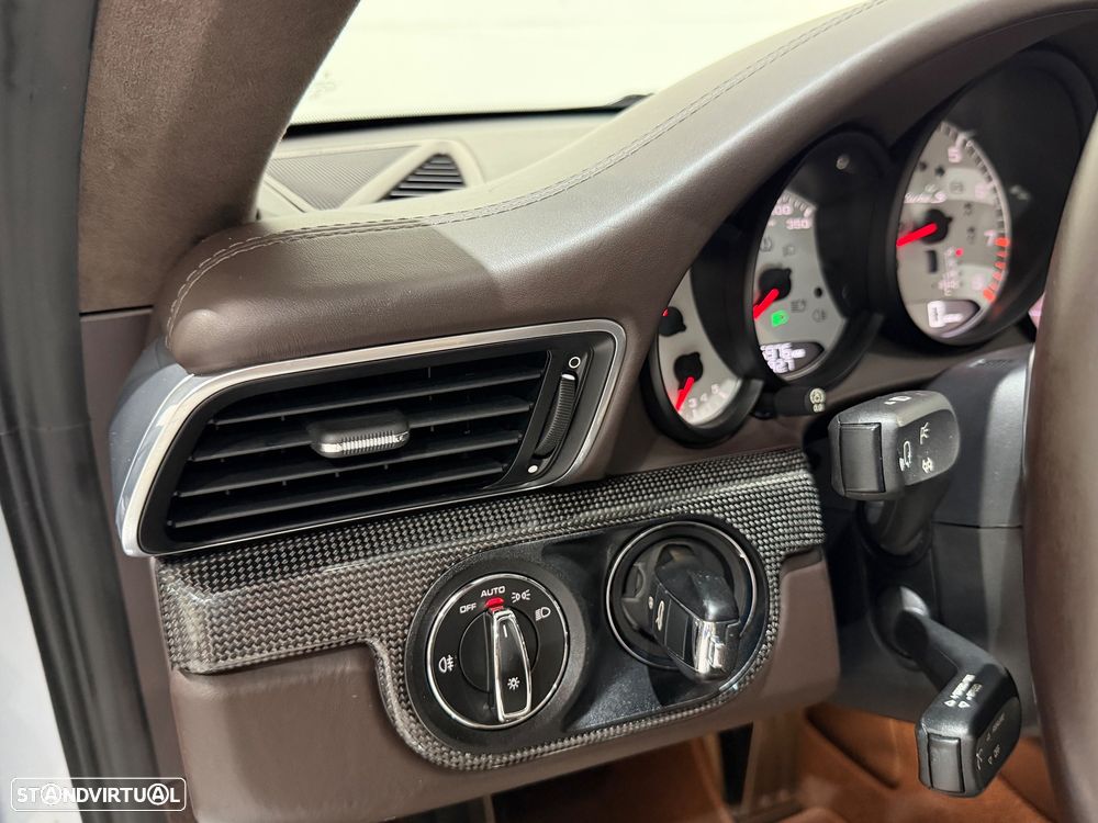 Porsche 911 (991) Turbo S - 44