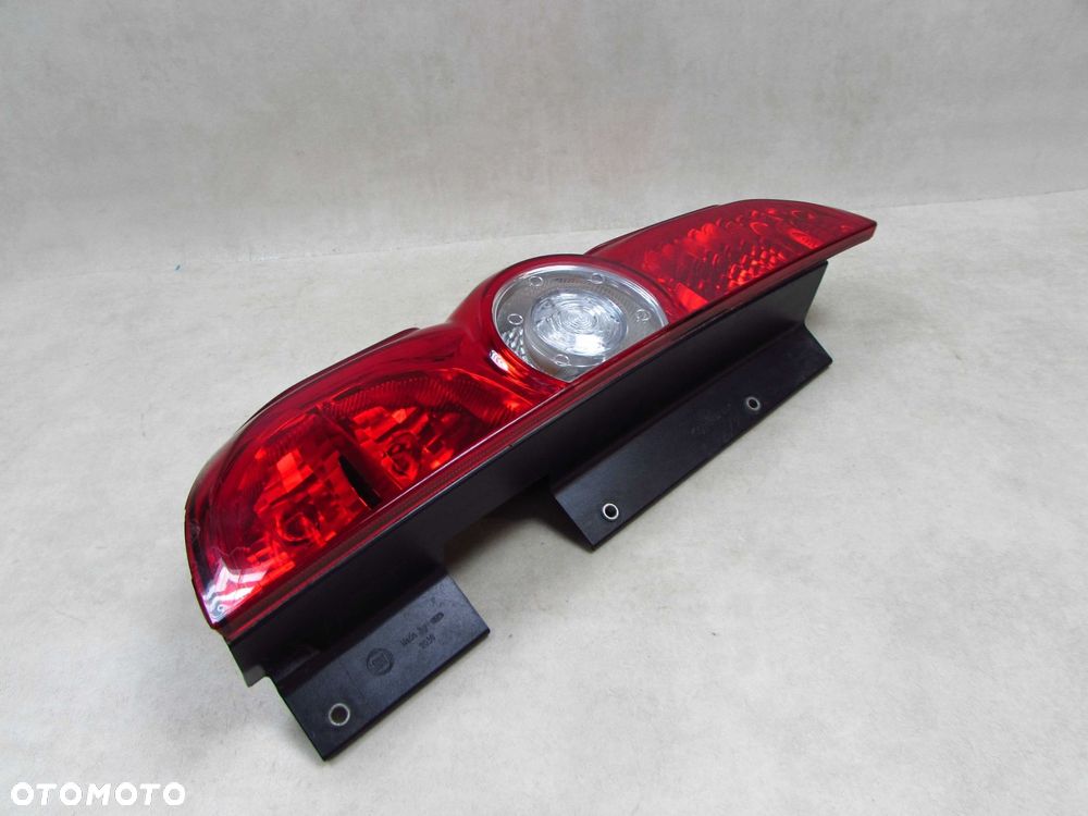 FIAT DOBLO II COMBO D 10-22 LAMPA TYL LEWA TYLNA 20580748 519248460 - 2