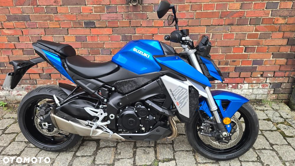 Suzuki GSX - 22
