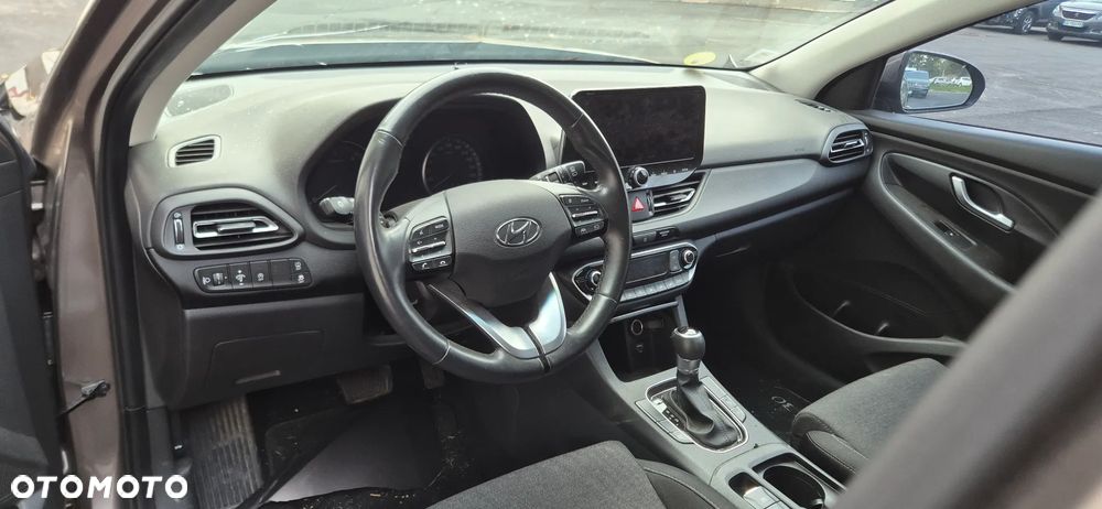 Hyundai i30 1.6 D Comfort DCT - 23