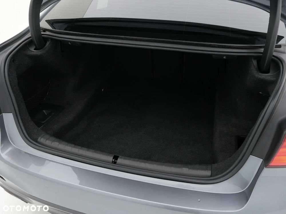 BMW Seria 5 520d M Sport - 38