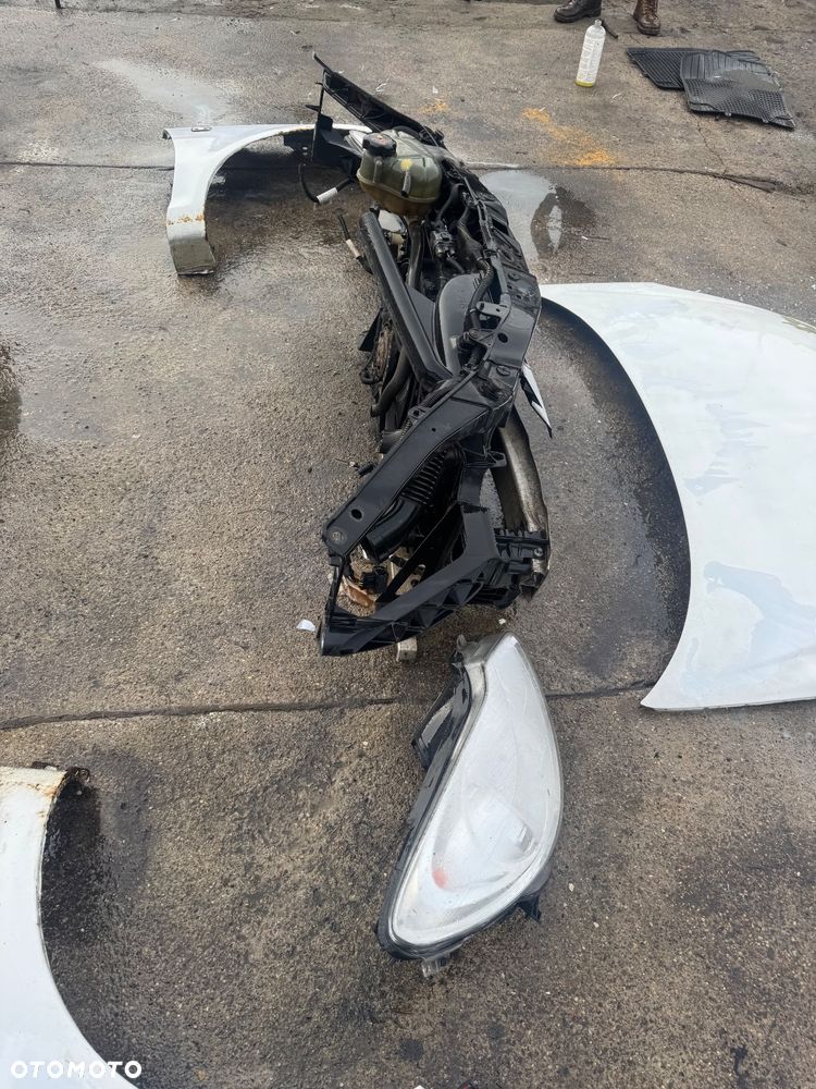 Opel Corsa D biała maska drzwi prawe lewe przednie przód pas przedni chłodnice wody klimy lampy lampa przednia prawa lewa błotnik prawy lewy biały białe zderzak przód przedni klapa bagażnika klapa tył tylnia lampa prawa lewa belka pod zderzak - 4