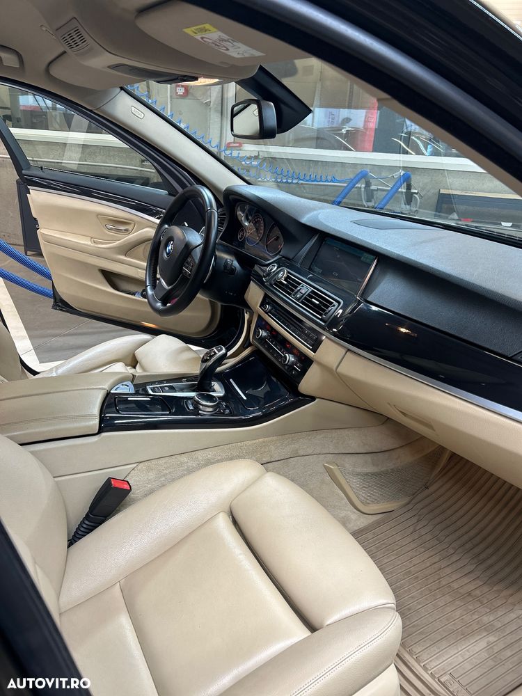 BMW Seria 5 525d xDrive - 9