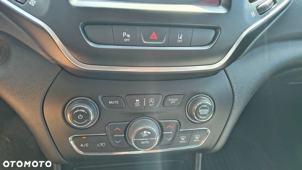 Jeep Cherokee - 17