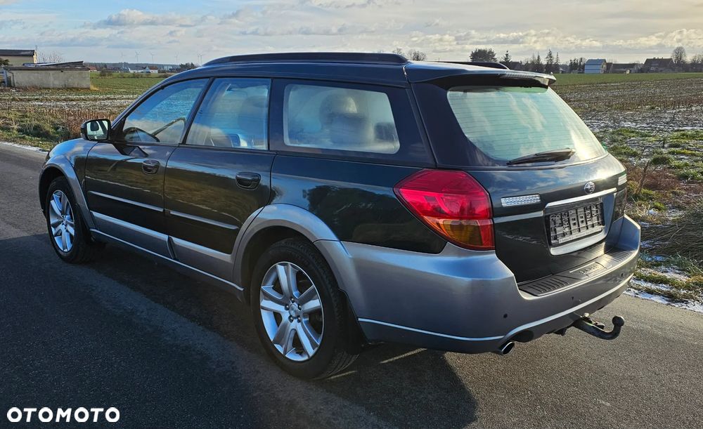 Subaru Legacy Kombi 3.0 4WD - 5