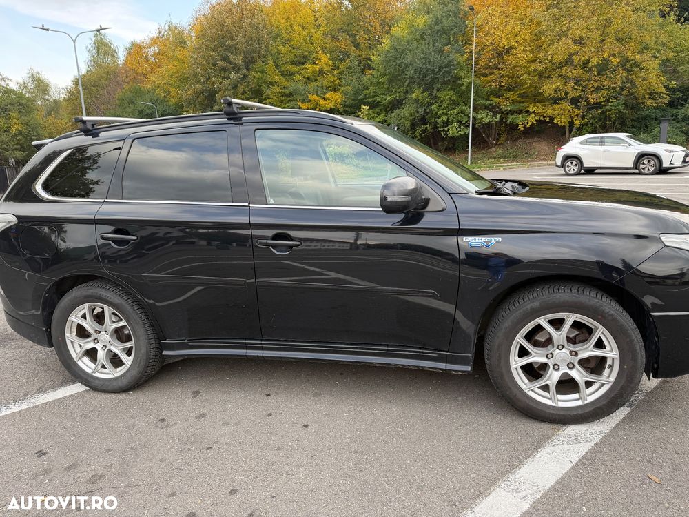 Mitsubishi Outlander - 3