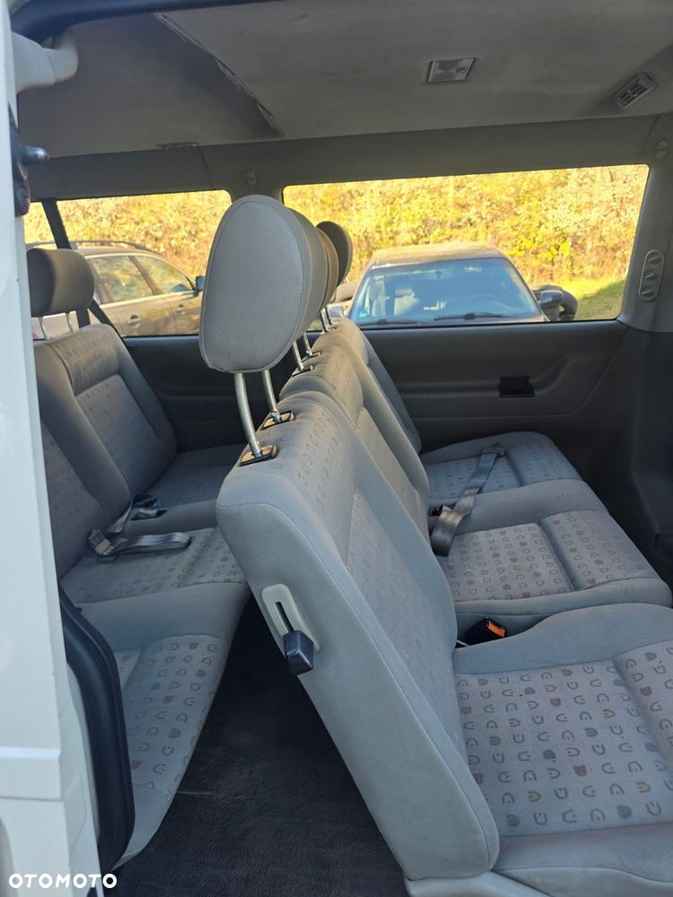 Volkswagen Caravelle - 5