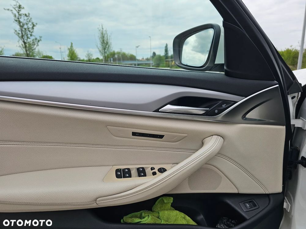 BMW Seria 5 520d xDrive Luxury Line sport - 17