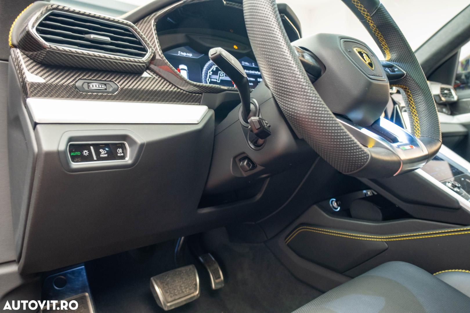 Lamborghini URUS - 10