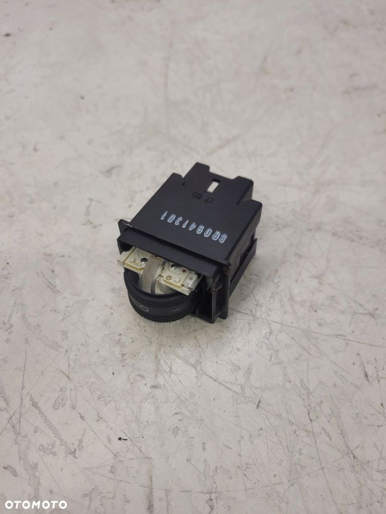 PRZYCISK REGULACJI ŚWIATEŁ AUDI Q5 8R 8R0941301 - 2