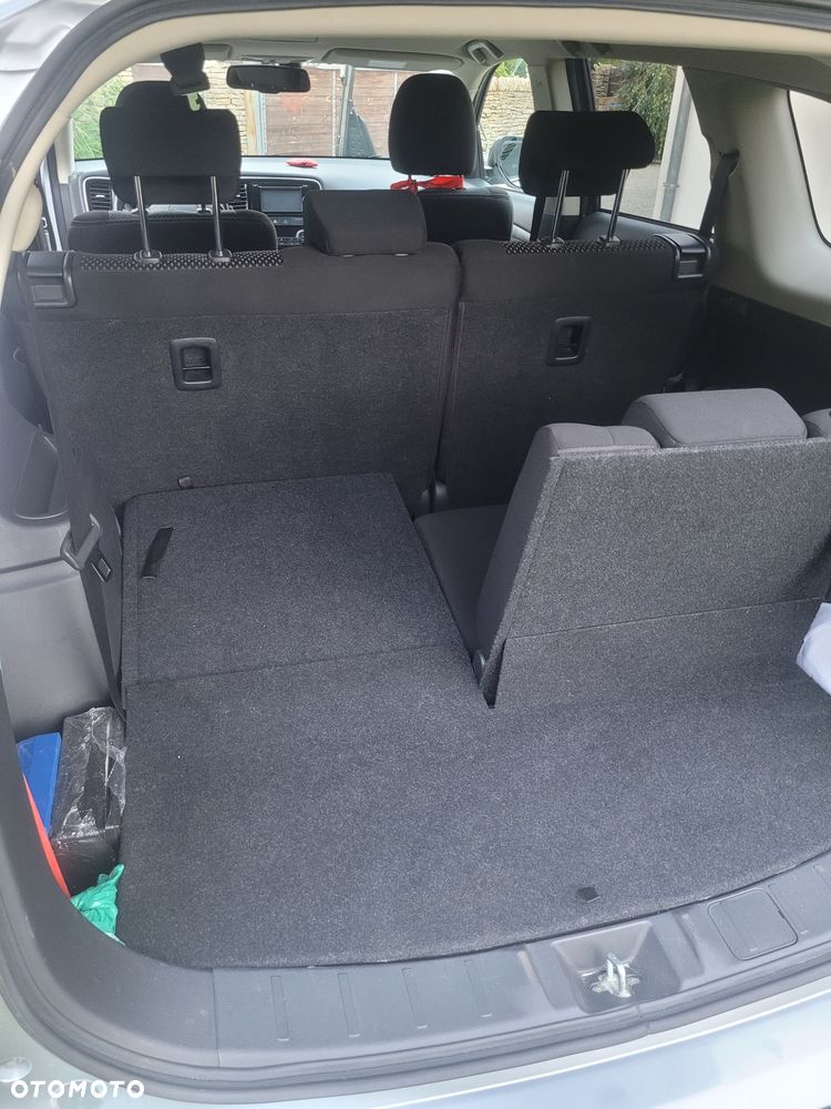 Mitsubishi Outlander - 16