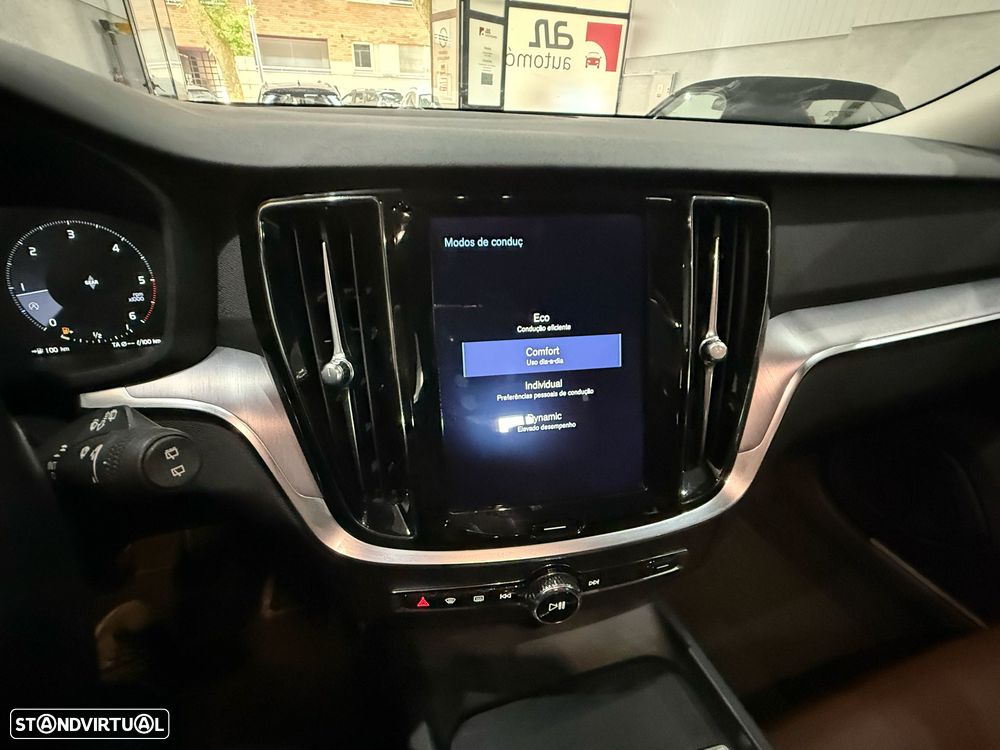 Volvo V60 D3 Momentum Pro - 30