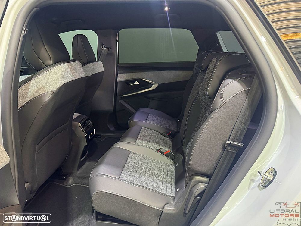 Peugeot 5008 1.2 Hybrid Allure e-DCS6 - 17