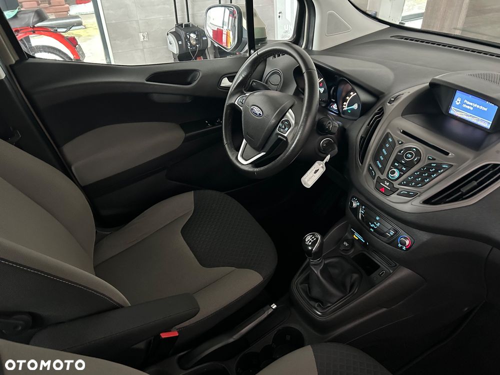 Ford Tourneo Courier 1.0 EcoBoost S&S Ambiente - 26