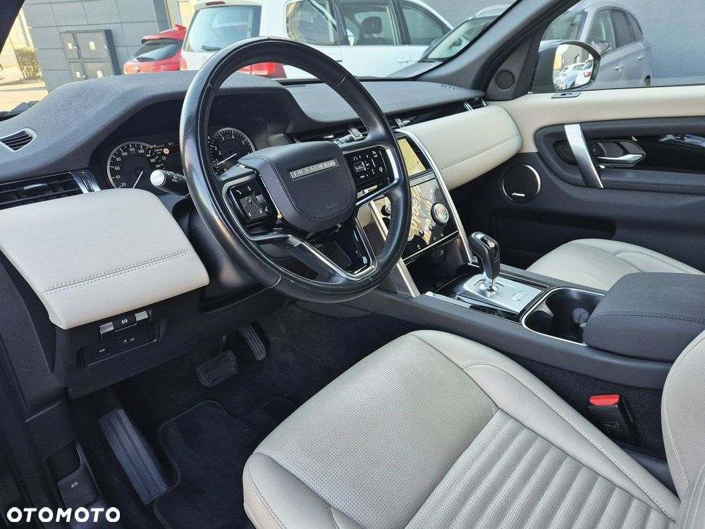 Land Rover Discovery Sport - 11