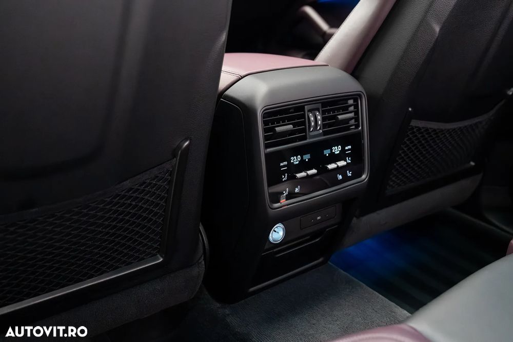 Porsche Cayenne - 30