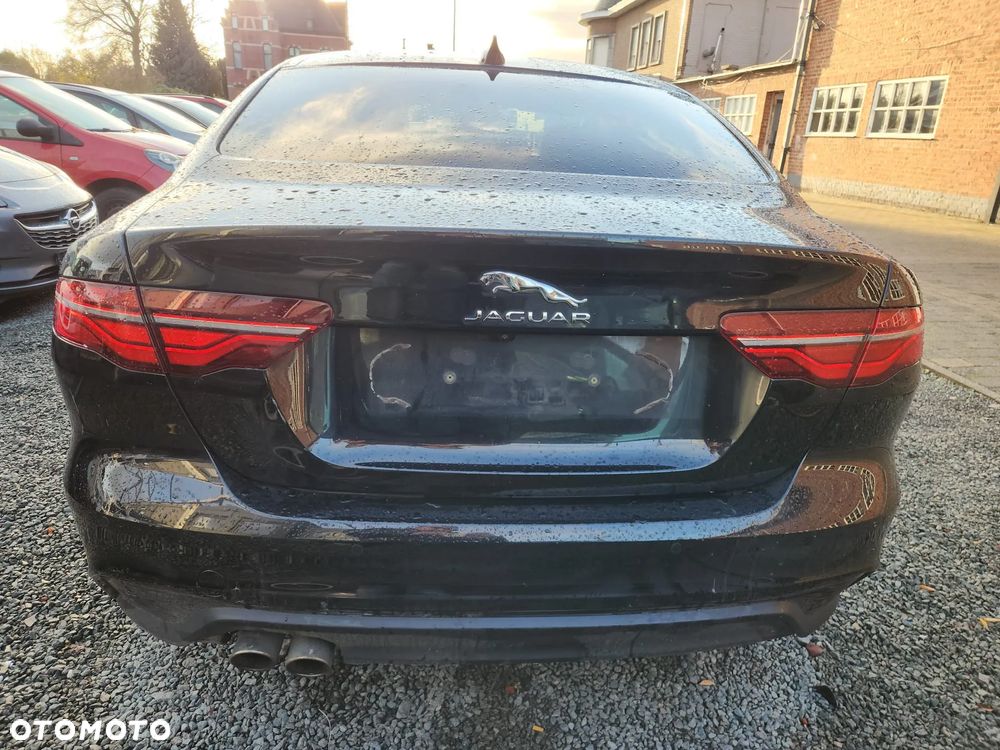 Jaguar XE - 9