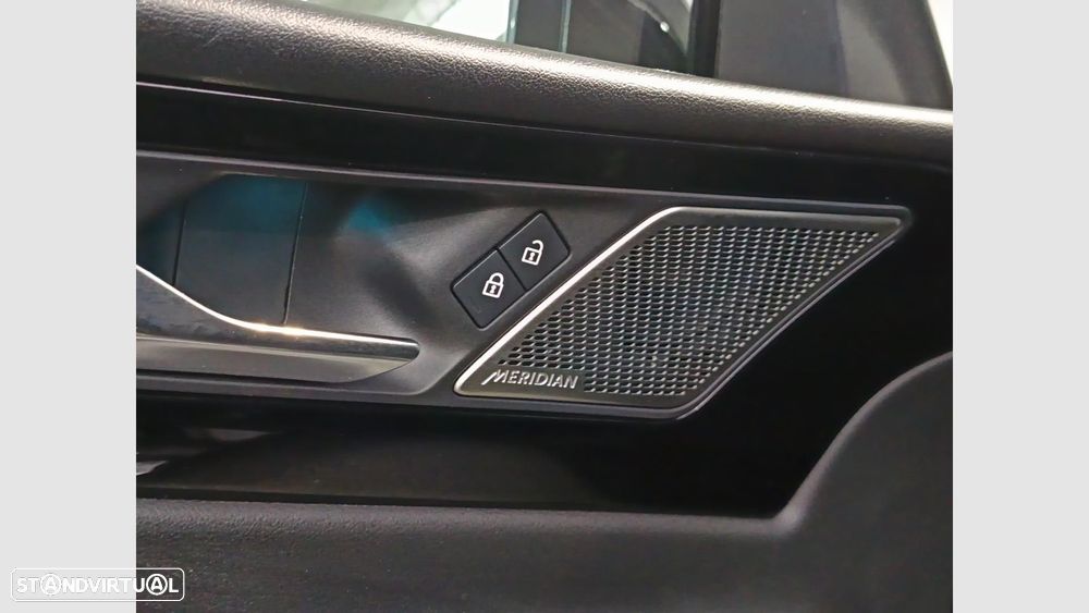 Jaguar XE 2.0 D200 R-Dynamic S - 16