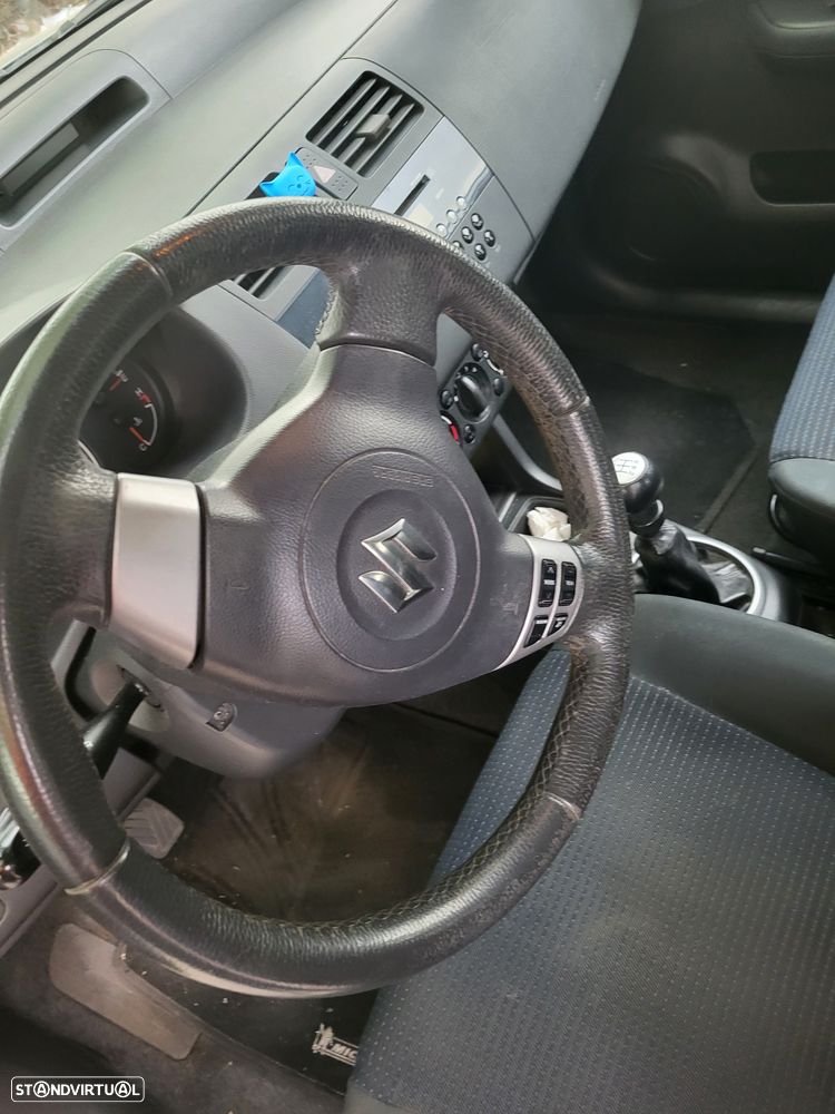 Suzuki Swift 1.3 16V GA - 7