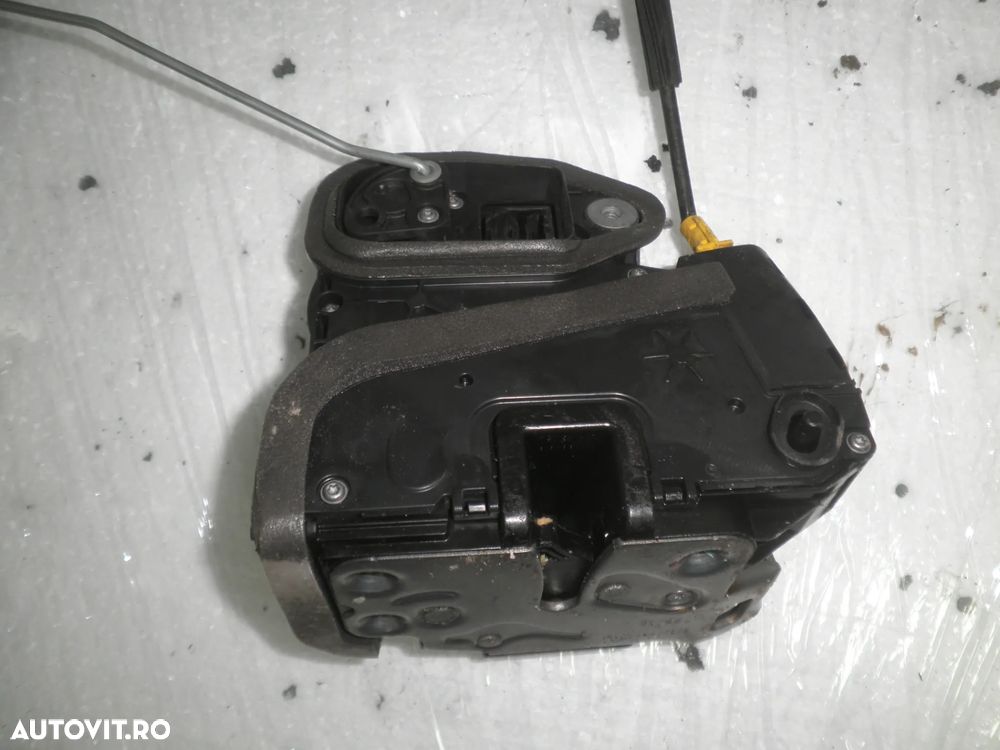 Broasca usa stanga / dreapta spate , dreapta fata Opel Astra K Hatchback 915-C3039077-18S 915C303907718S C3039077 915-C3039078-18S C3039078 13508299 - 2