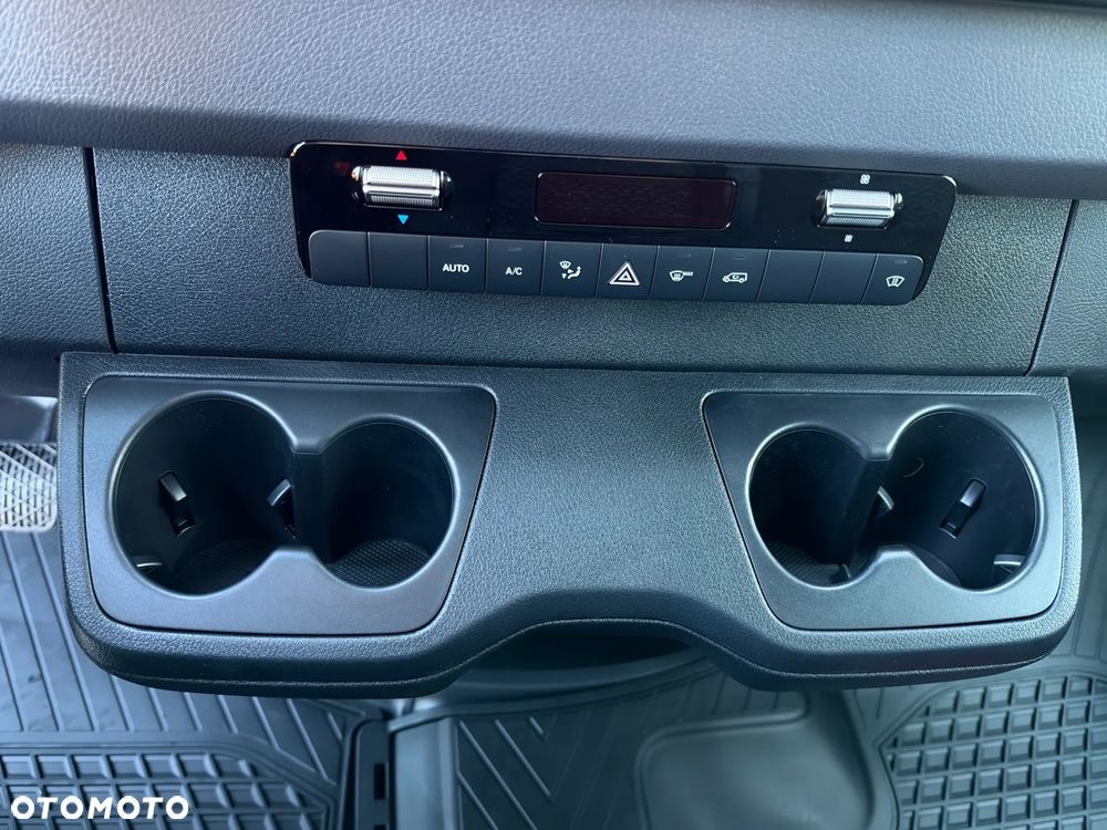 Mercedes-Benz Sprinter - 25