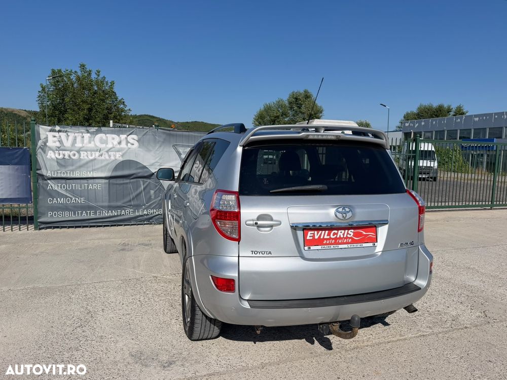 Toyota RAV4 2.2L D-CAT A/T Luxury - 33