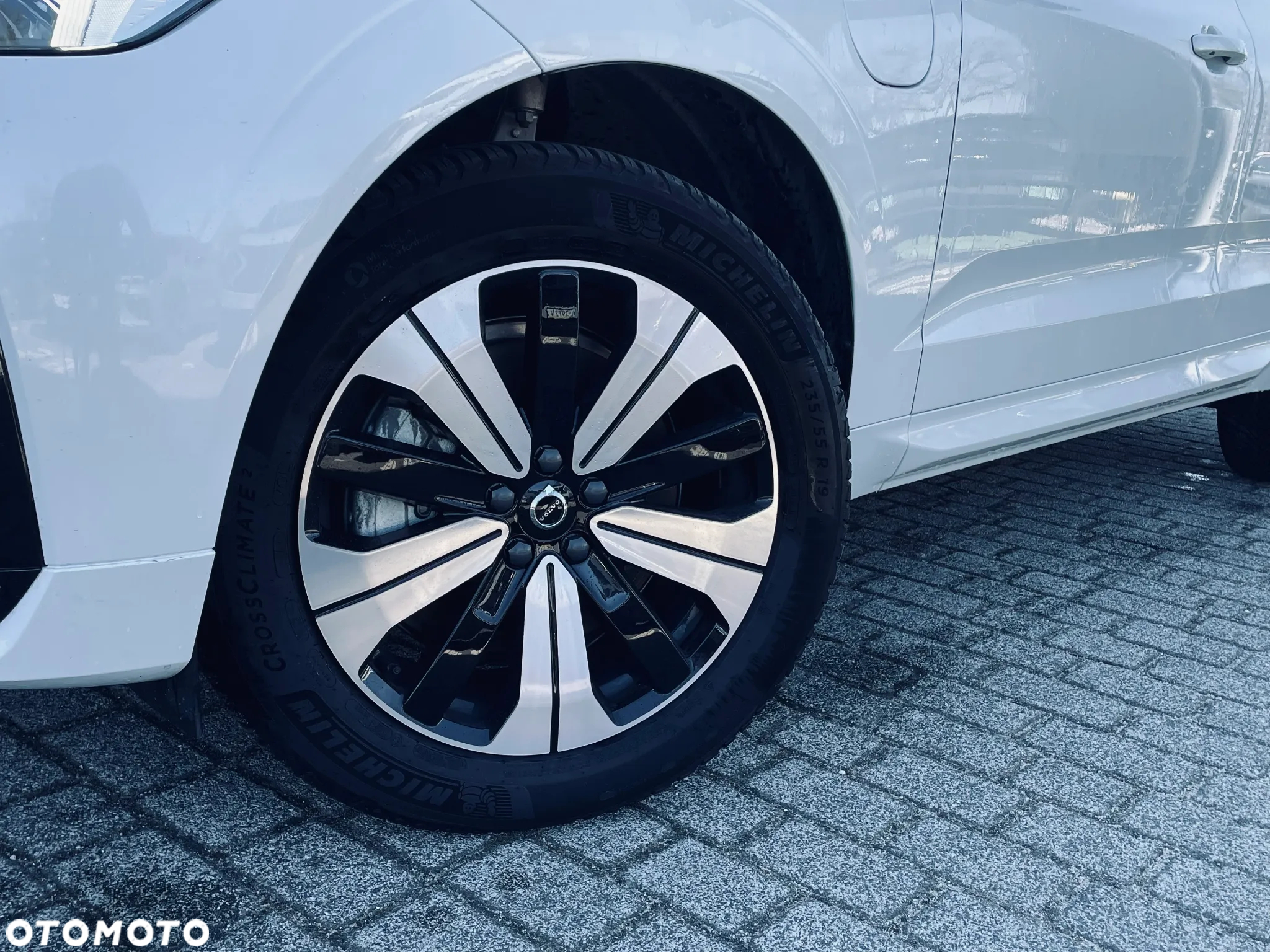 Volvo XC 60 T6 Plug-In Hybrid AWD Plus Dark - 3
