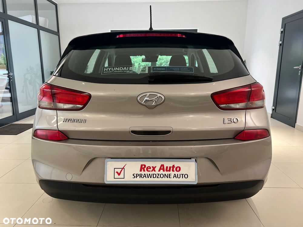 Hyundai i30 1.4 Classic + - 8