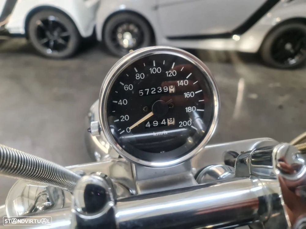 Suzuki Intruder - 14