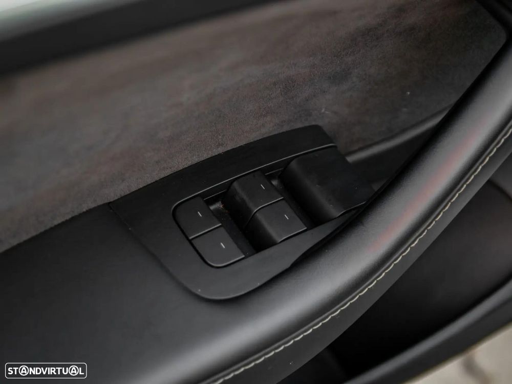 Tesla Model 3 Performance Dual Motor AWD - 33
