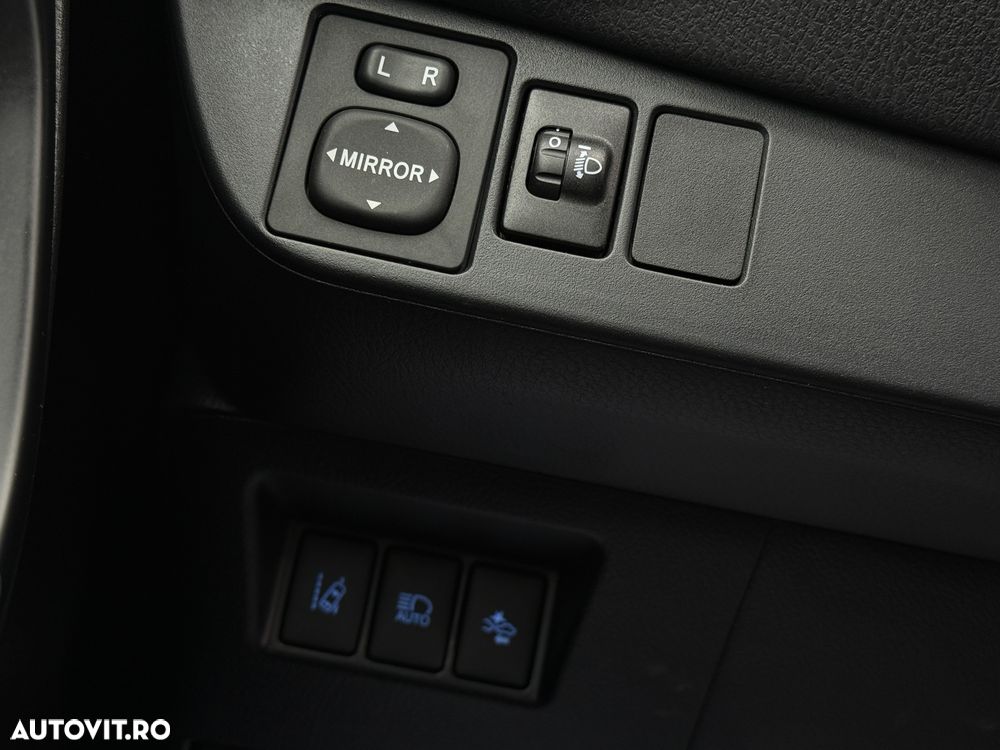 Toyota Yaris Hybrid 1.5 VVT-i Team Deutschland - 16