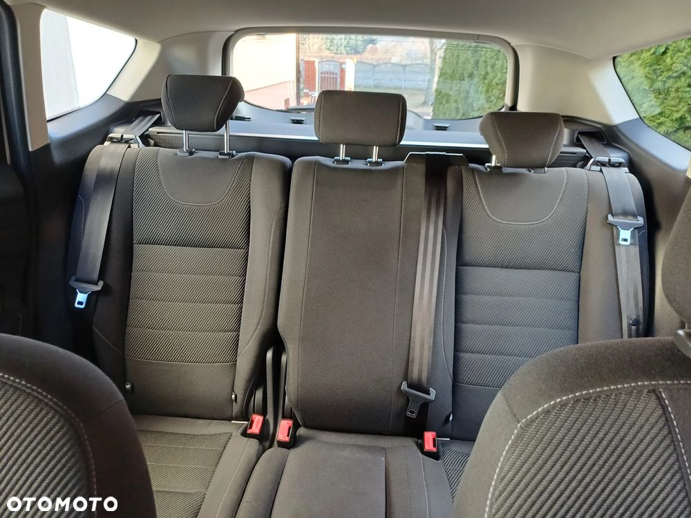 Ford Kuga 2.0 TDCi 2x4 Titanium - 6