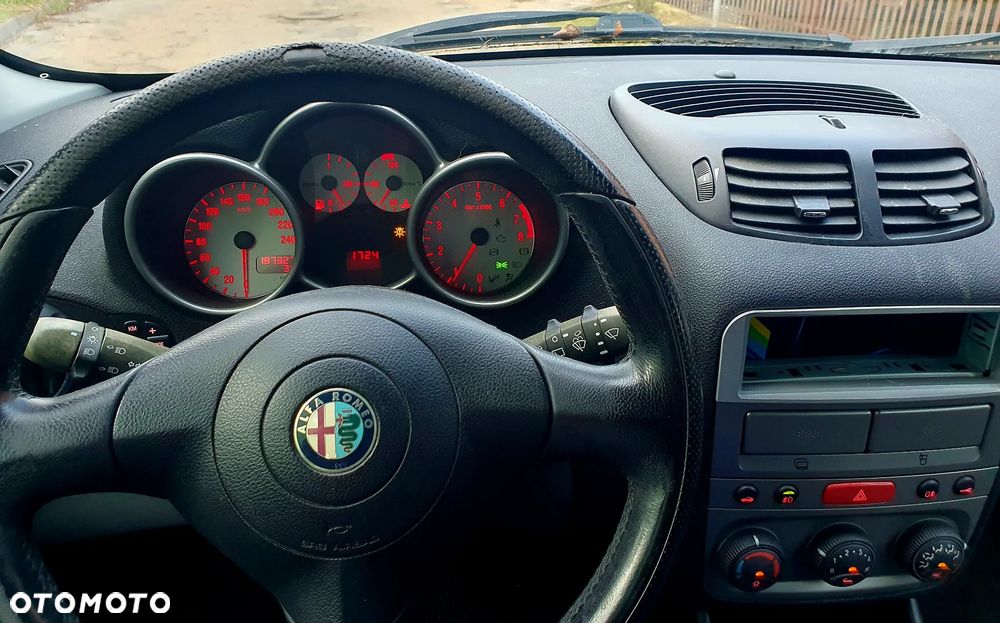 Alfa Romeo 147 - 8