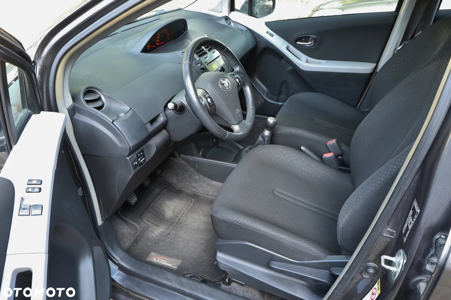 Toyota Yaris - 8