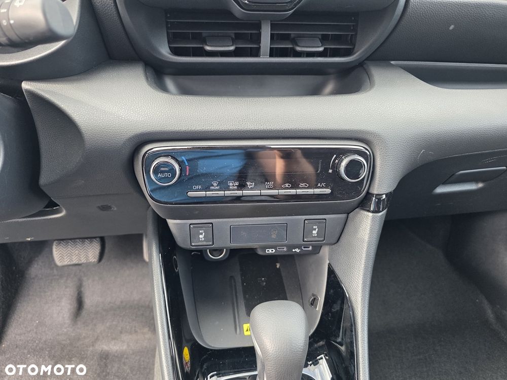 Toyota Yaris Hybrid 1.5 Style - 22