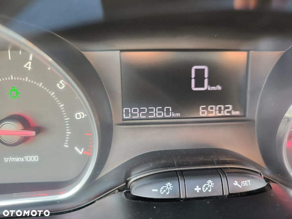 Peugeot 208 1.2 PureTech Style - 7