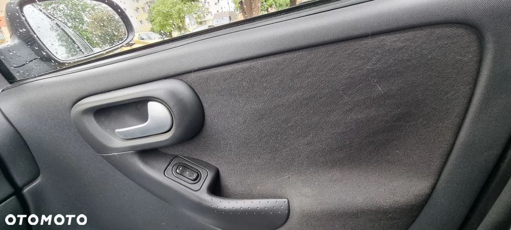 Opel Corsa - 12