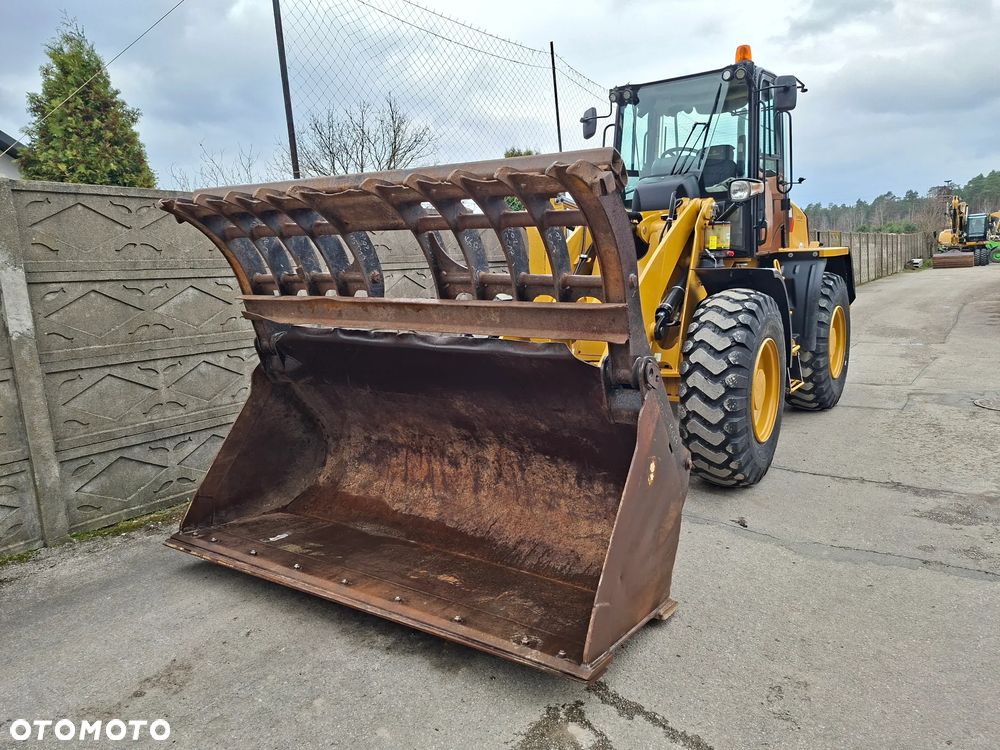 Caterpillar CAT 914 M - 16