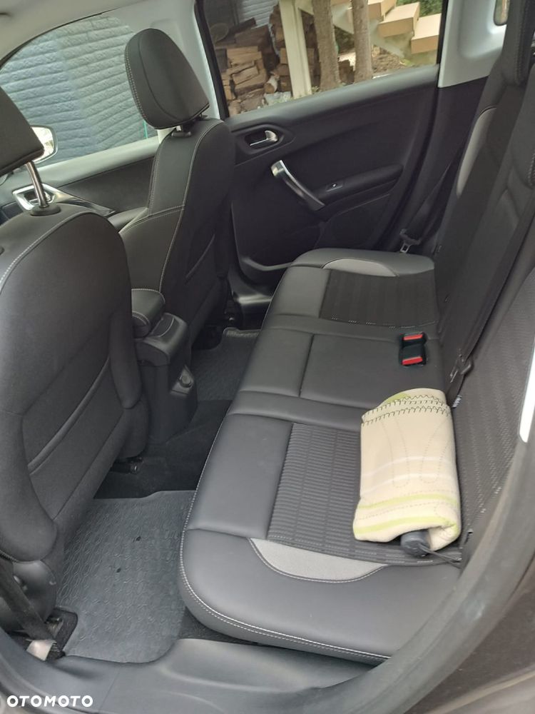 Peugeot 2008 1.2 Pure Tech Allure S&S - 11