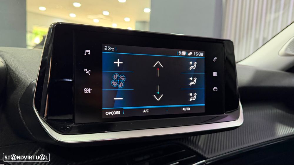 Peugeot 2008 1.2 PureTech Allure Pack - 29