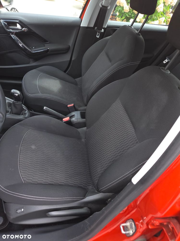 Peugeot 208 - 22