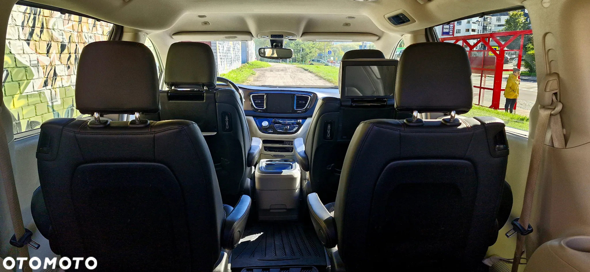 Chrysler Pacifica - 30
