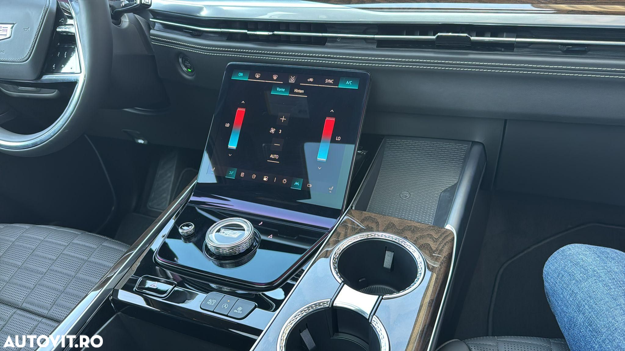 Cadillac Escalade - 12