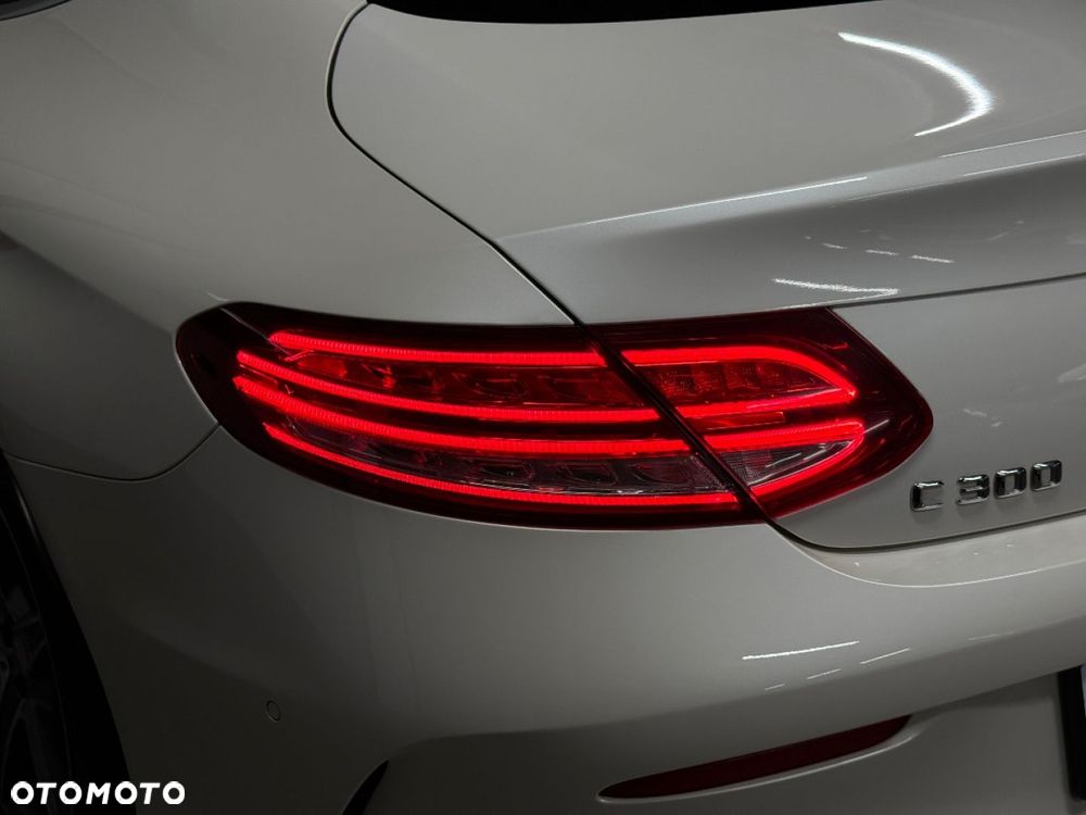 Mercedes-Benz Klasa C 300 7G-TRONIC - 33