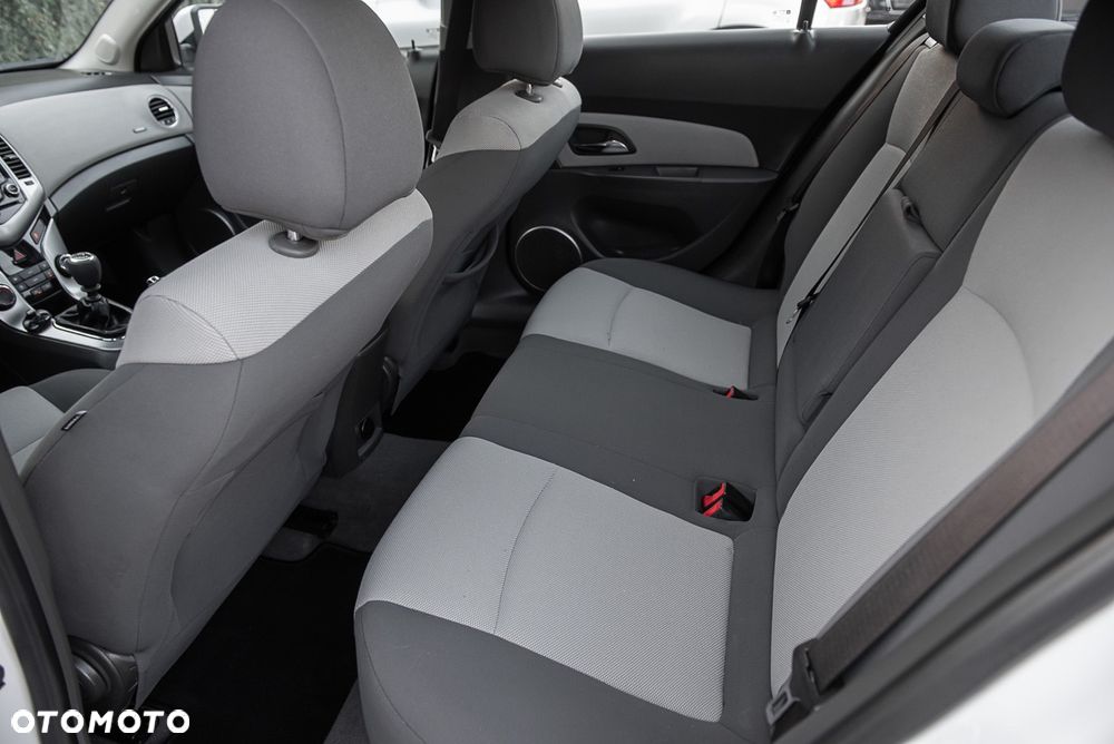 Chevrolet Cruze 1.8 LS - 23