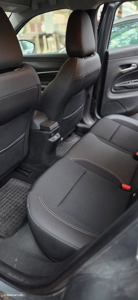 Jeep Avenger 1.2 GSE T3 Altitude - 7